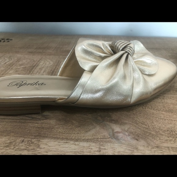 Classic Move Gold Slip On Loafers - Size 8 - Picture 7 of 14